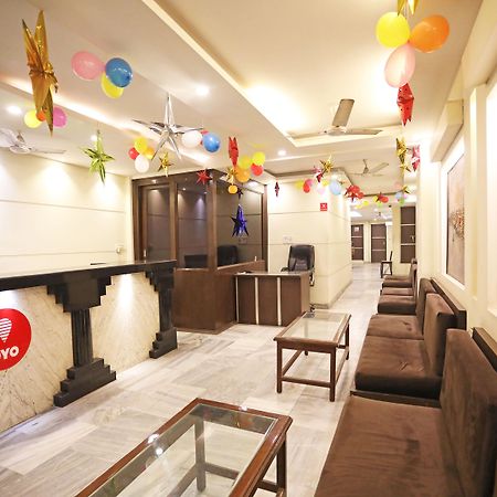Capital O 10750 Hotel Vivek New Delhi Eksteriør bilde