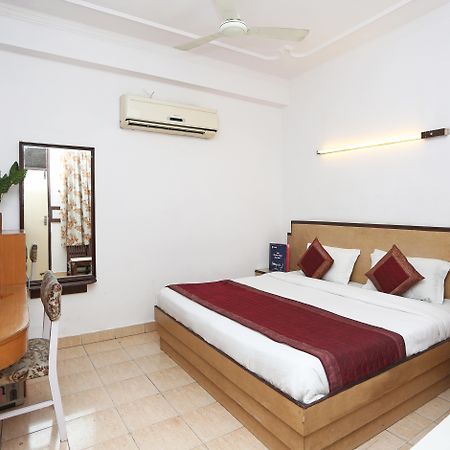 Capital O 10750 Hotel Vivek New Delhi Eksteriør bilde