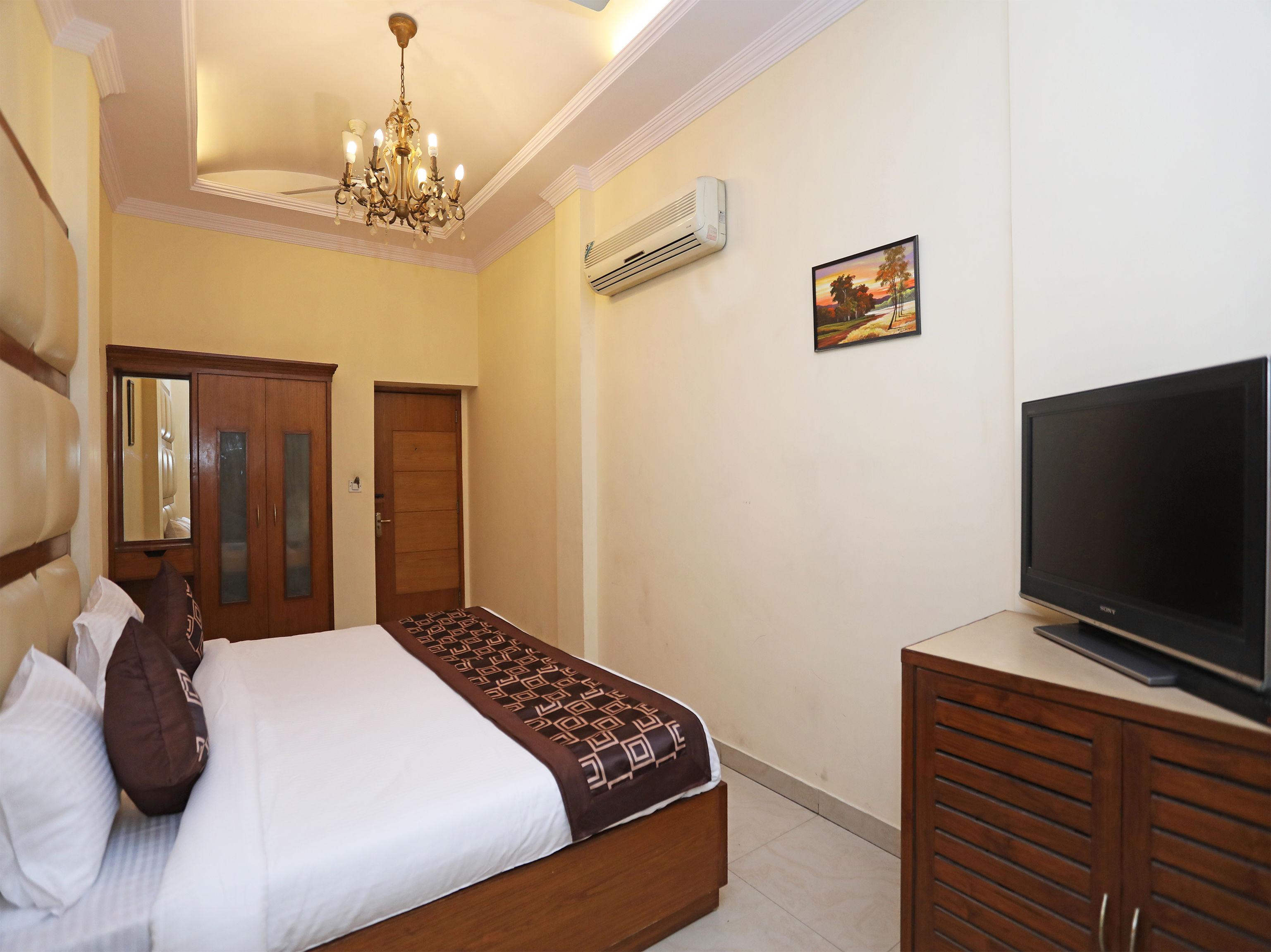 Capital O 10750 Hotel Vivek New Delhi Eksteriør bilde