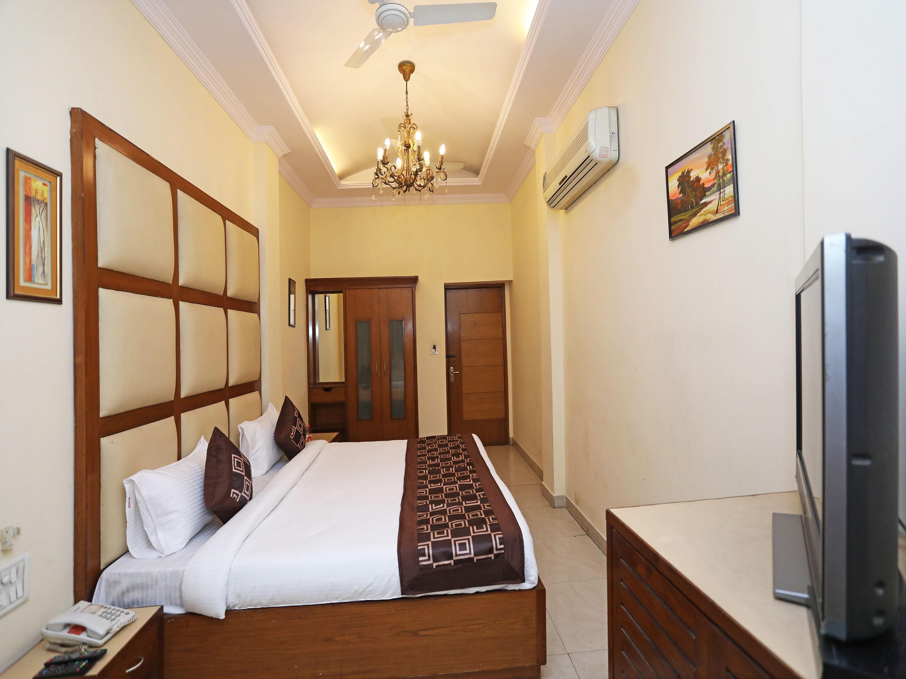 Capital O 10750 Hotel Vivek New Delhi Eksteriør bilde