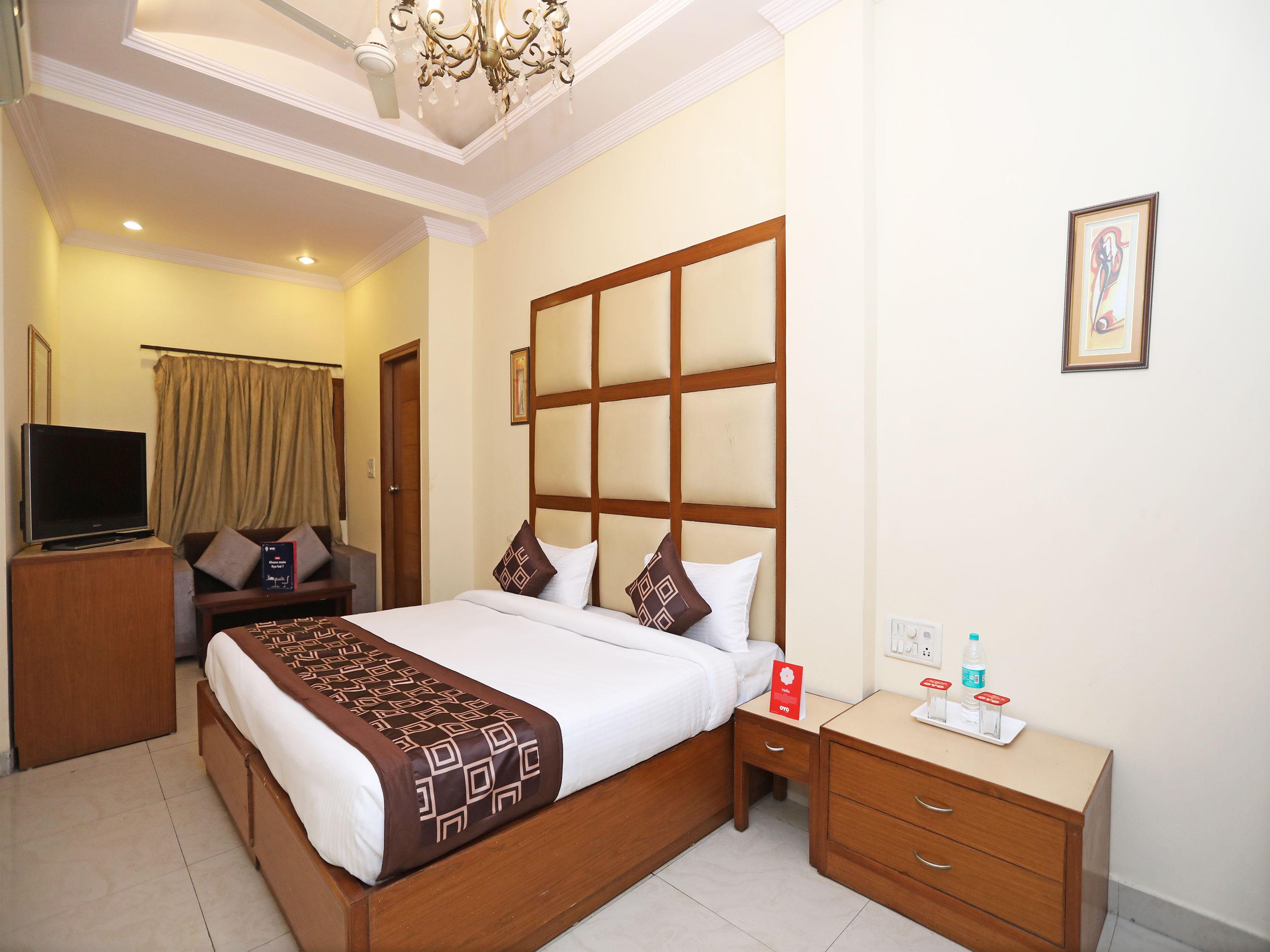 Capital O 10750 Hotel Vivek New Delhi Eksteriør bilde