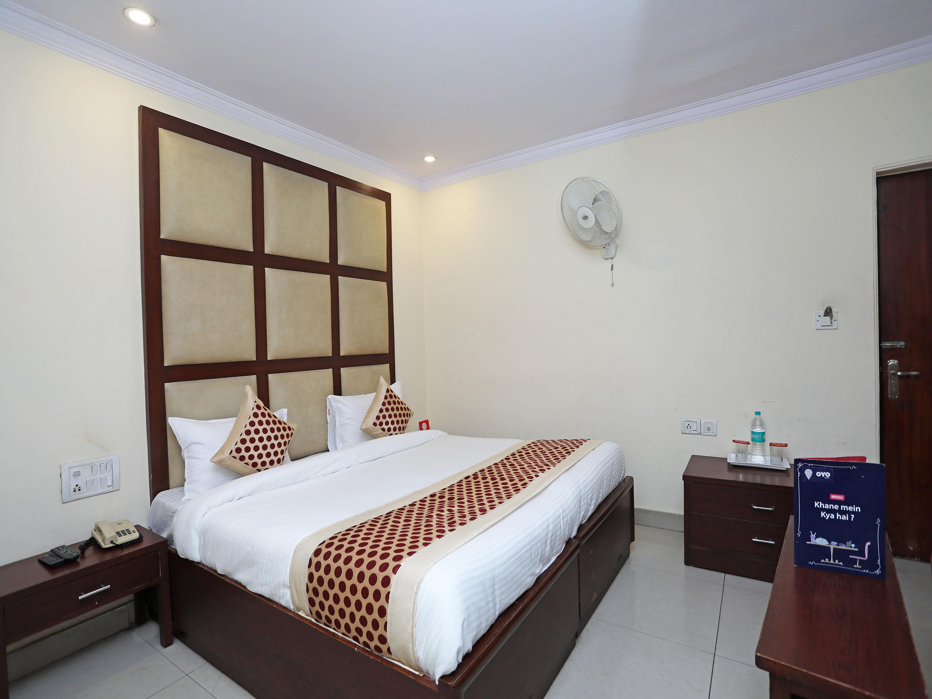 Capital O 10750 Hotel Vivek New Delhi Eksteriør bilde