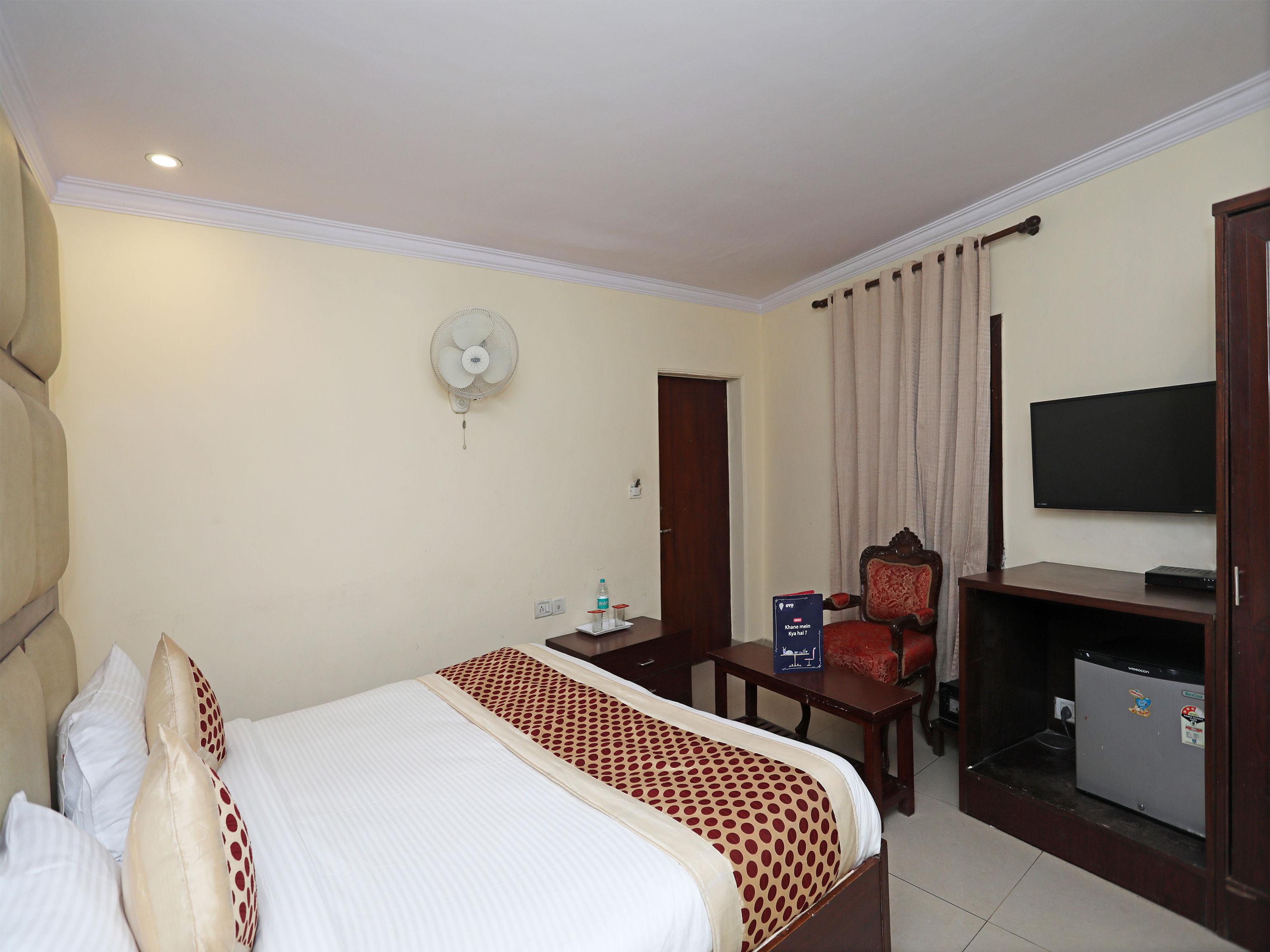 Capital O 10750 Hotel Vivek New Delhi Eksteriør bilde