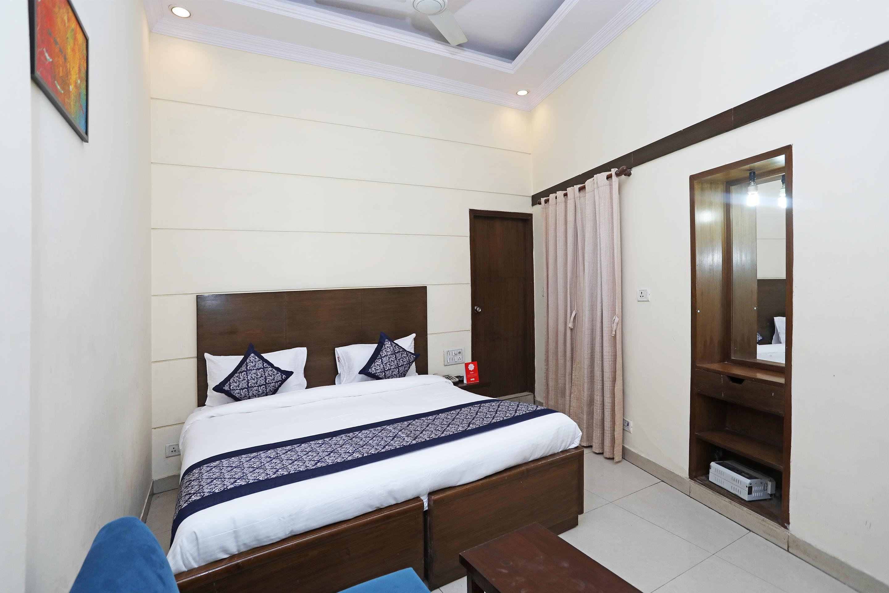 Capital O 10750 Hotel Vivek New Delhi Eksteriør bilde