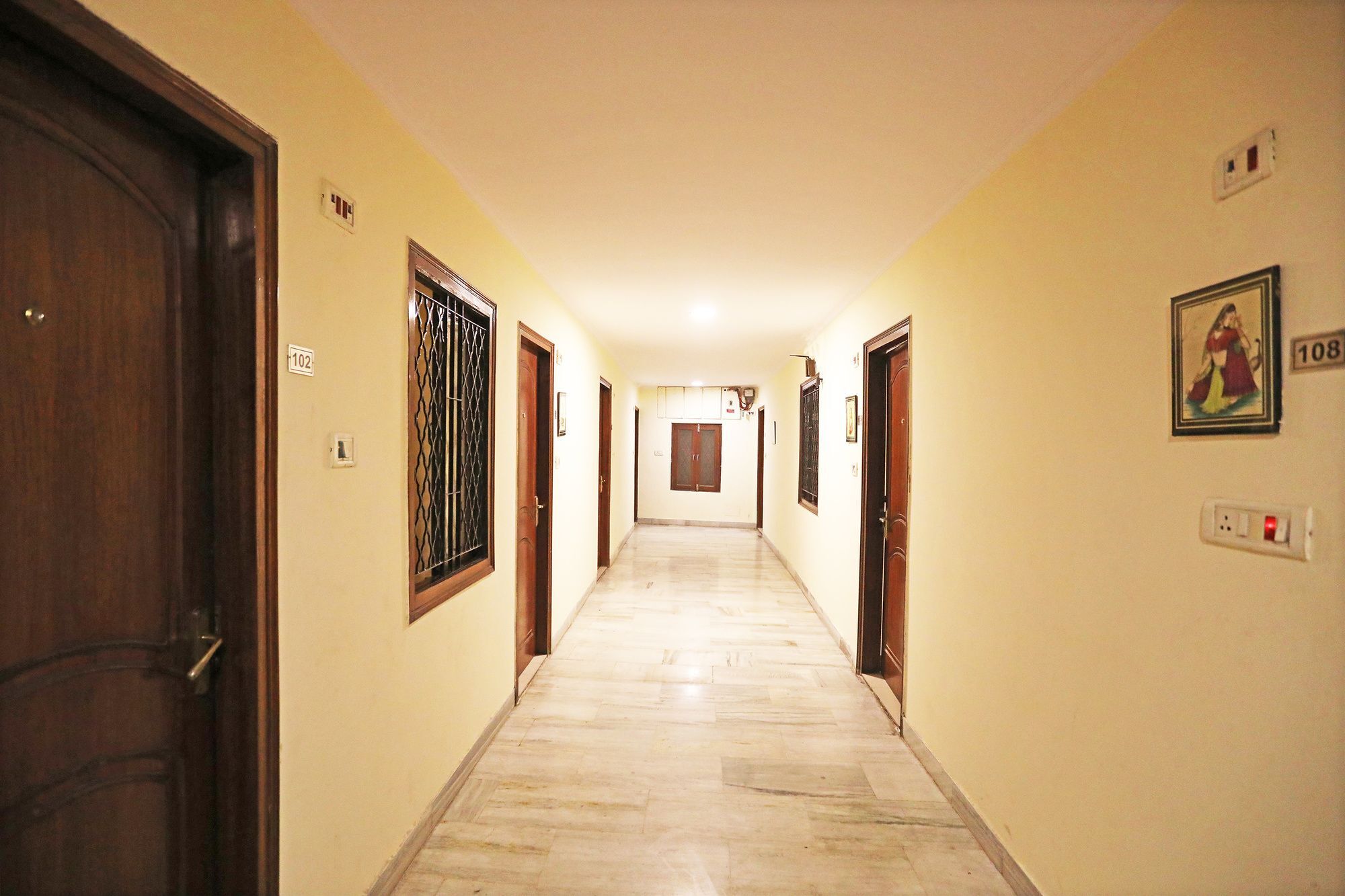 Capital O 10750 Hotel Vivek New Delhi Eksteriør bilde